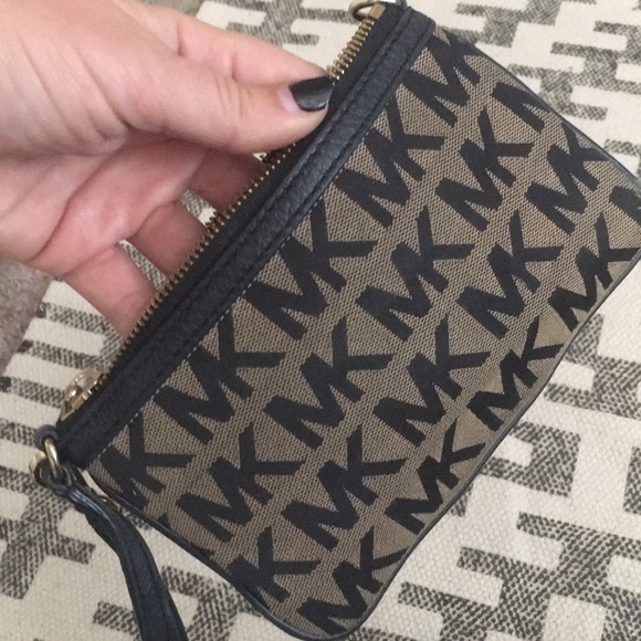 Michael Kors jetset wristlet - Picture 5 of 6